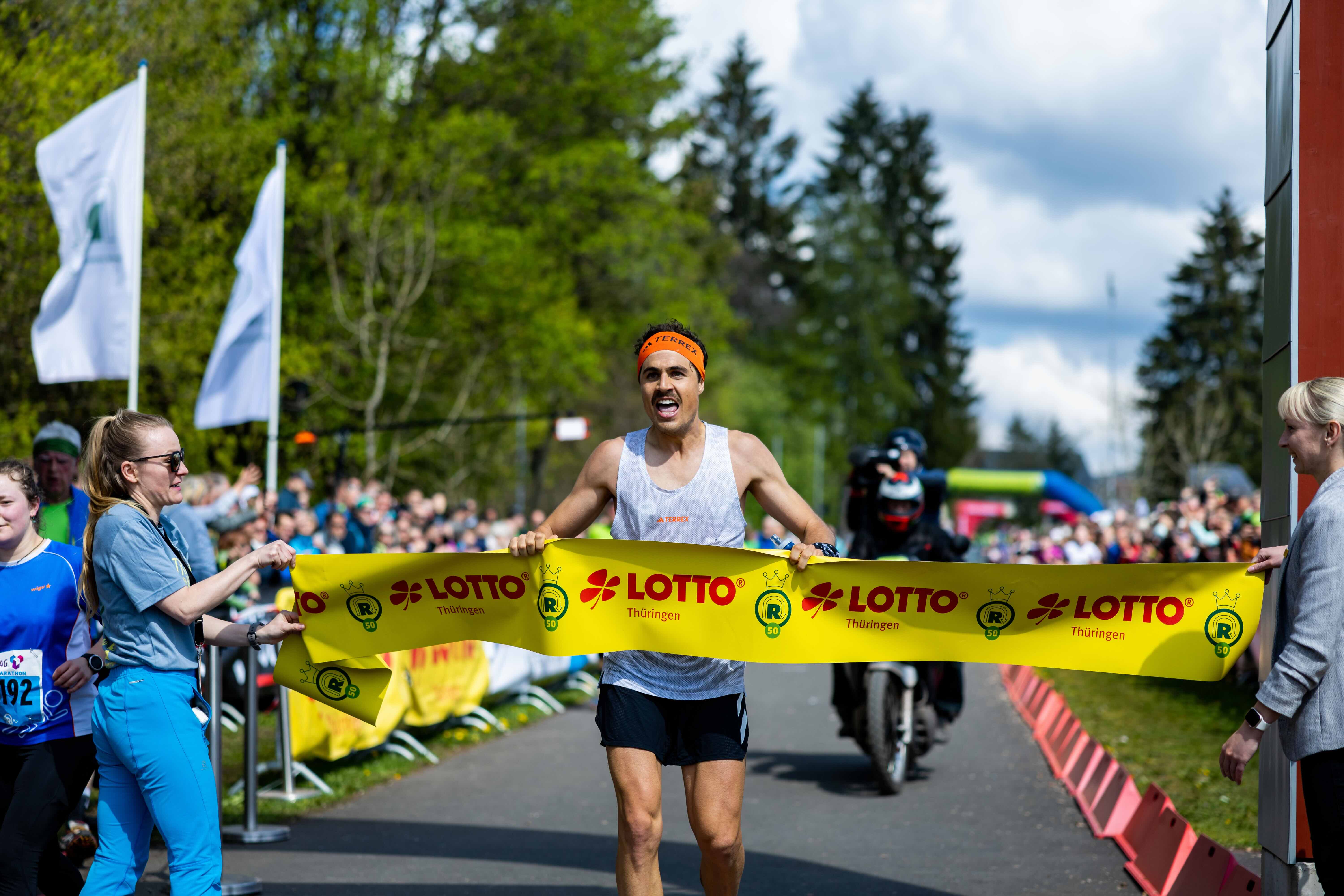 Zieleinlauf beim Rennsteig Supermarathon in Thüringen